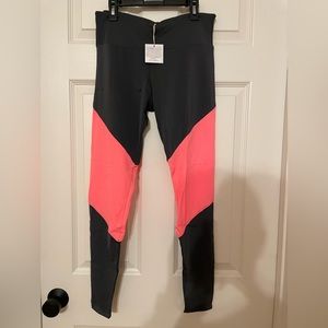 New Onzie Leggings . Charcoal and Coral. size: M/L.